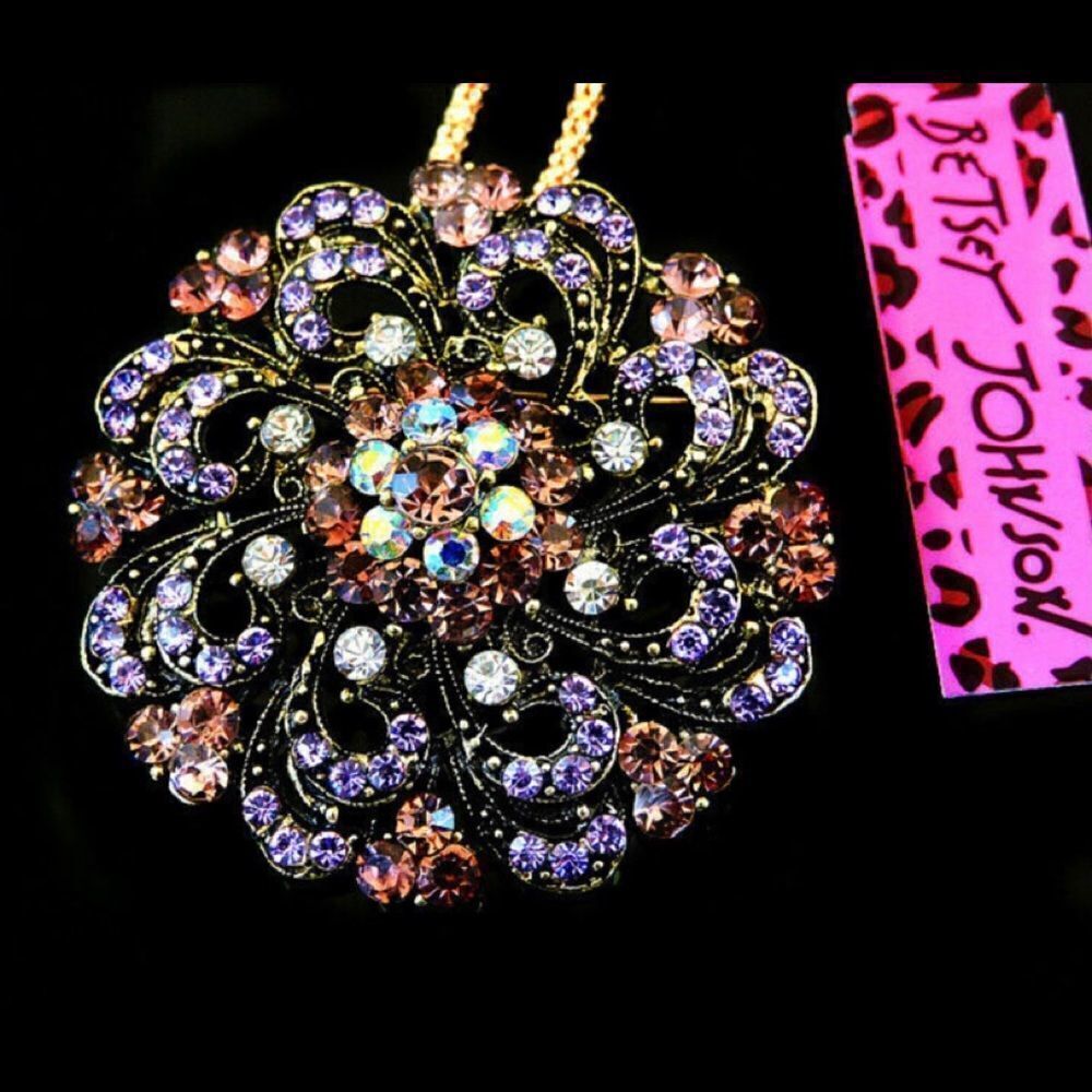 💟 Betsey Johnson NEW Beautiful crystal flower Pendant Necklace 💟